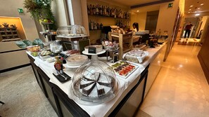 Se ofrece un desayuno a la carta todos los días (por un coste adicional)