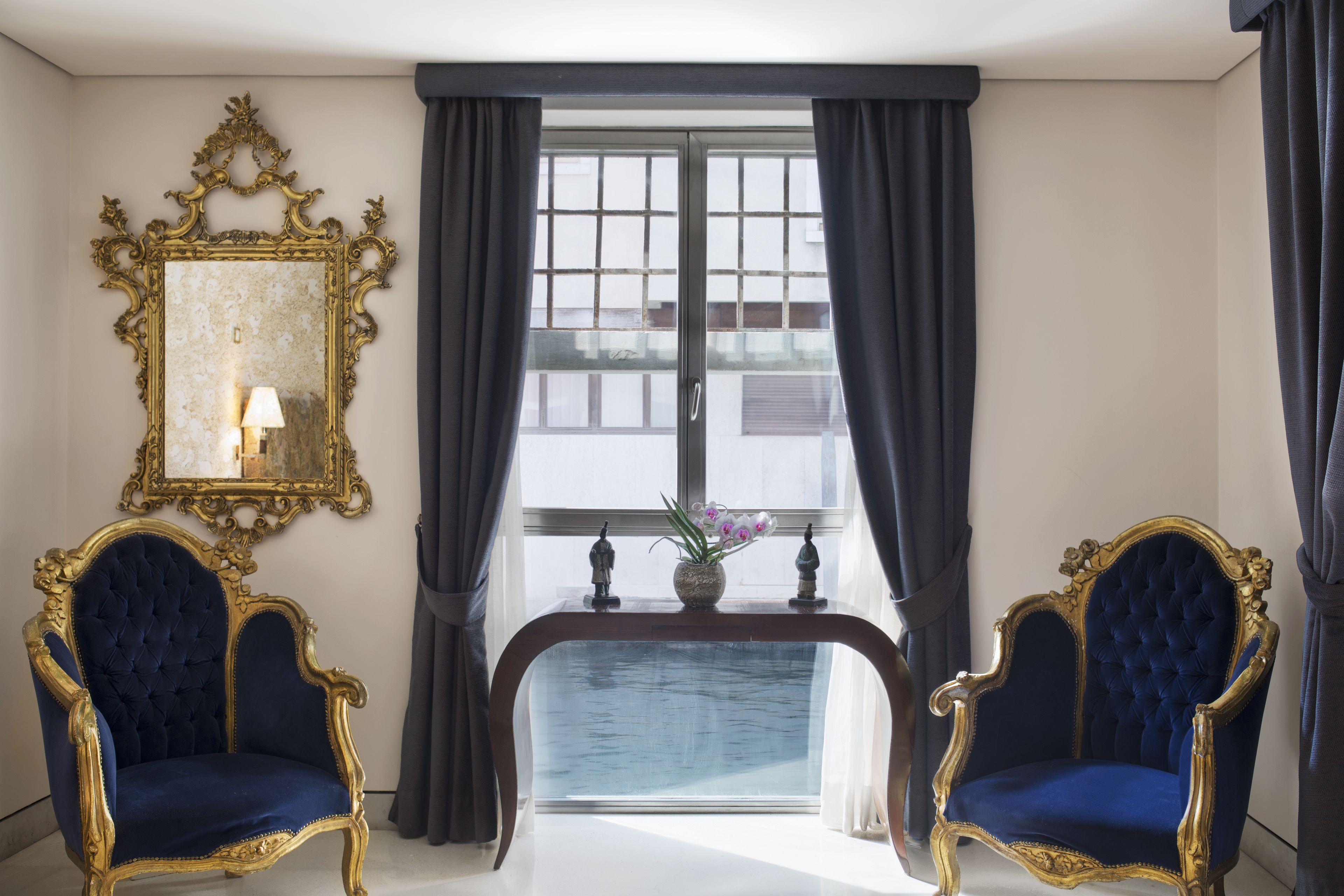 deluxe double or twin room | minibar, in-room safe, individually decorated, individually furnished