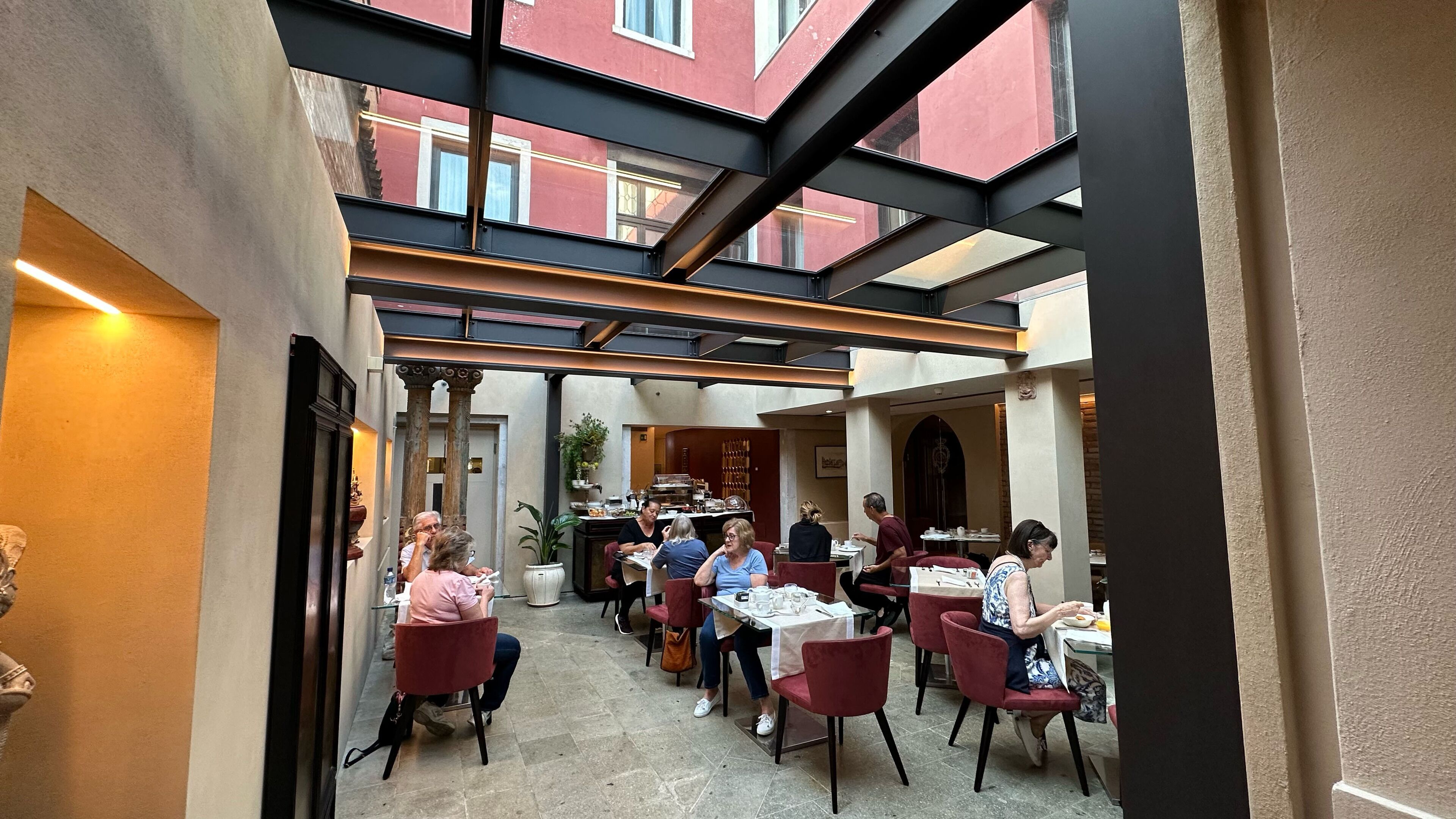 Daily cooked-to-order breakfast (EUR 20 per person)