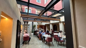 Daily cooked-to-order breakfast (EUR 20 per person) - Ca' Nigra Lagoon Resort (Venice)