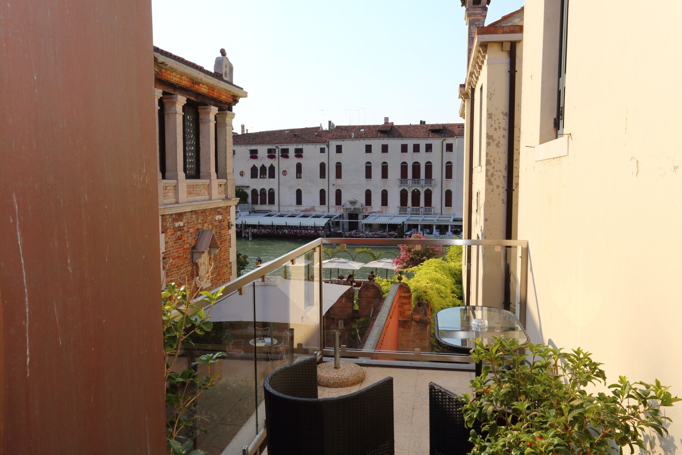 Premium-Suite, 1 King-Bett, Terrasse, Kanalblick | Ausblick vom Zimmer