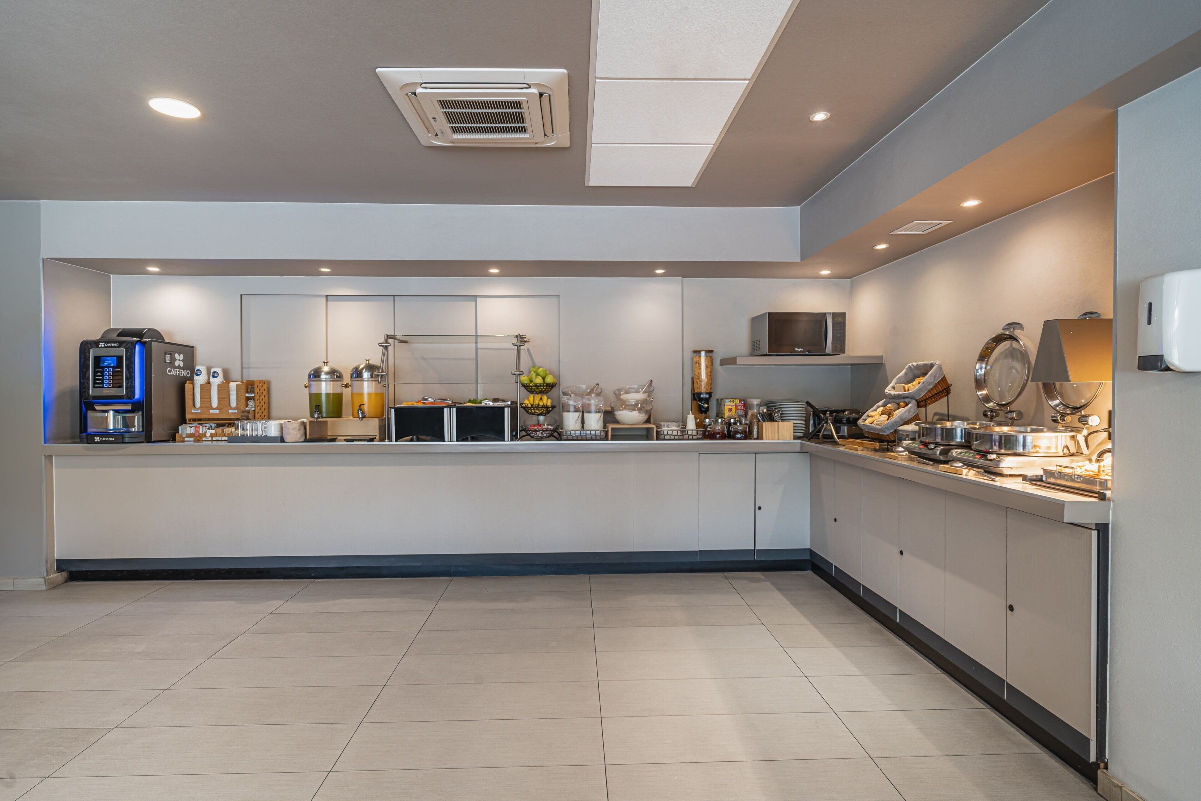 free daily self-service breakfast