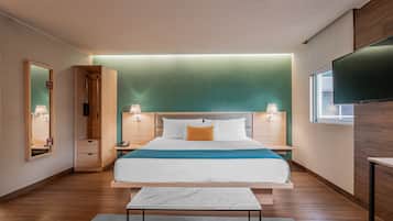Suite, 1 King Bed with Sofa bed, Non Smoking | Minibar, in-room safe, desk, laptop workspace