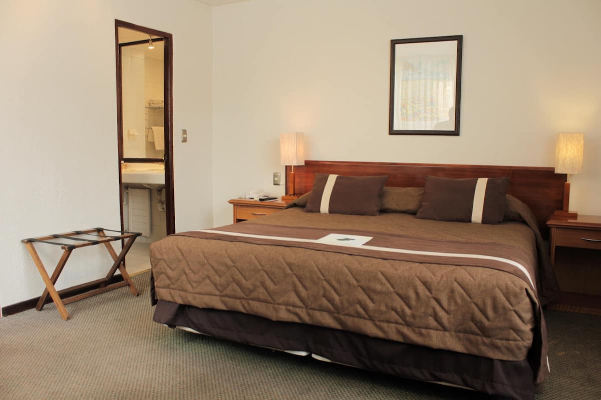 Minibar, in-room safe, individually decorated, individually furnished