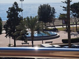 Habitación doble superior, vistas al mar | Minibar, caja fuerte, decoración individual y mobiliario individual