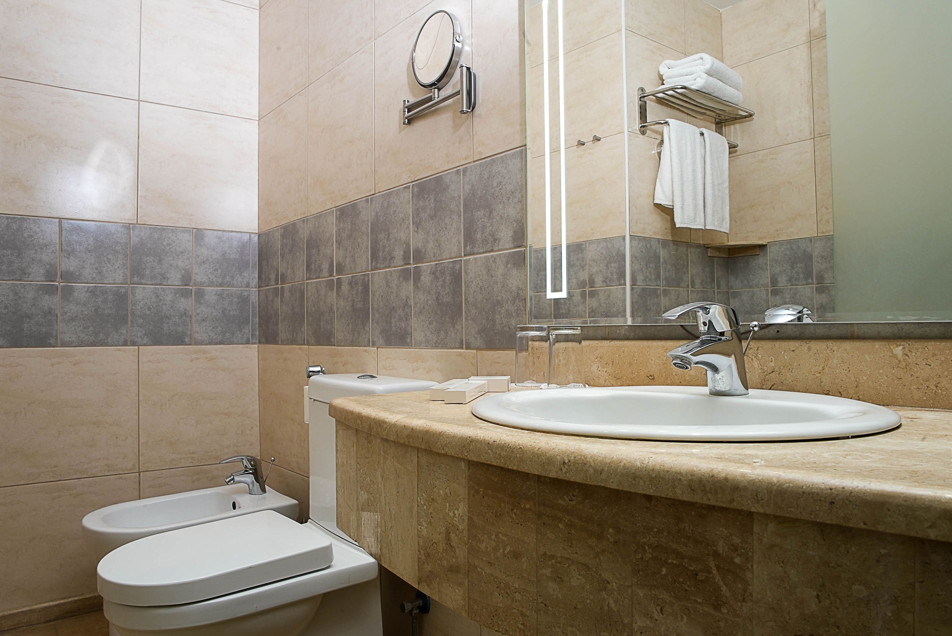 shower, rainfall showerhead, free toiletries, hair dryer