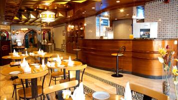 Esmorzar diari d'estil bufet (8.5 JOD per persona)