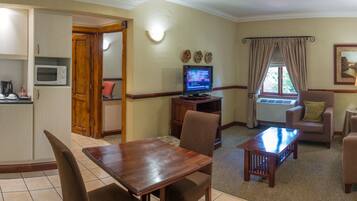 Appartamento Standard, 1 camera da letto | Soggiorno | TV al plasma 32 pollici con canali satellitari, TV