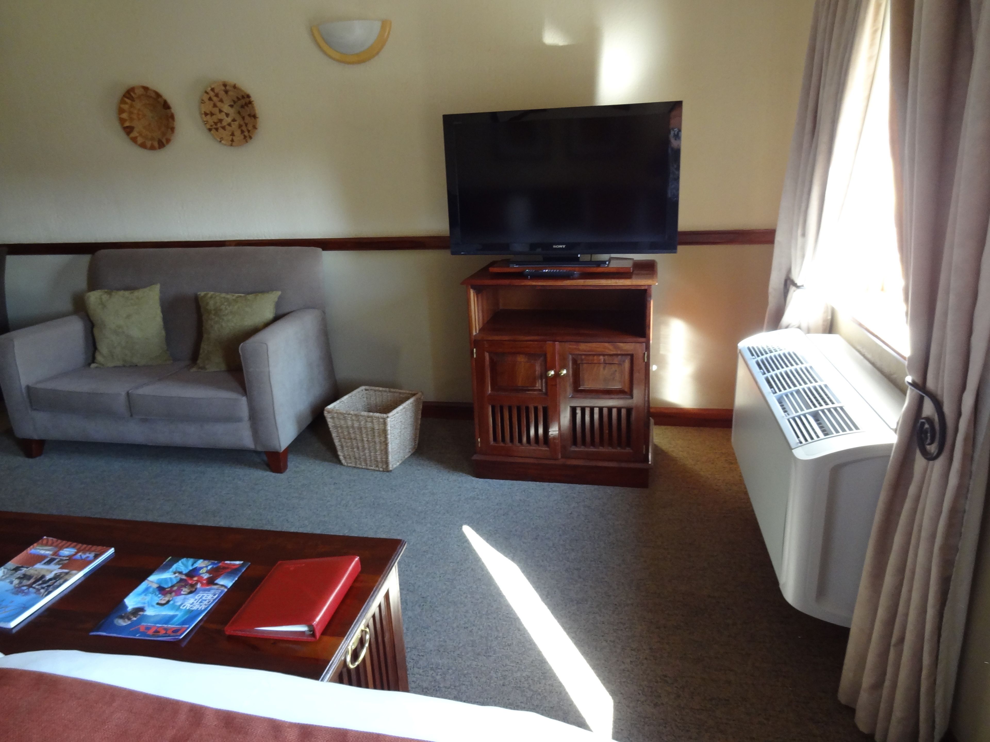 32-inch plasma tv with satellite channels, tv