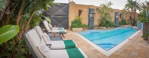 Outdoor pool, sun loungers - Peermont Mondior, Gaborone (Gaborone)