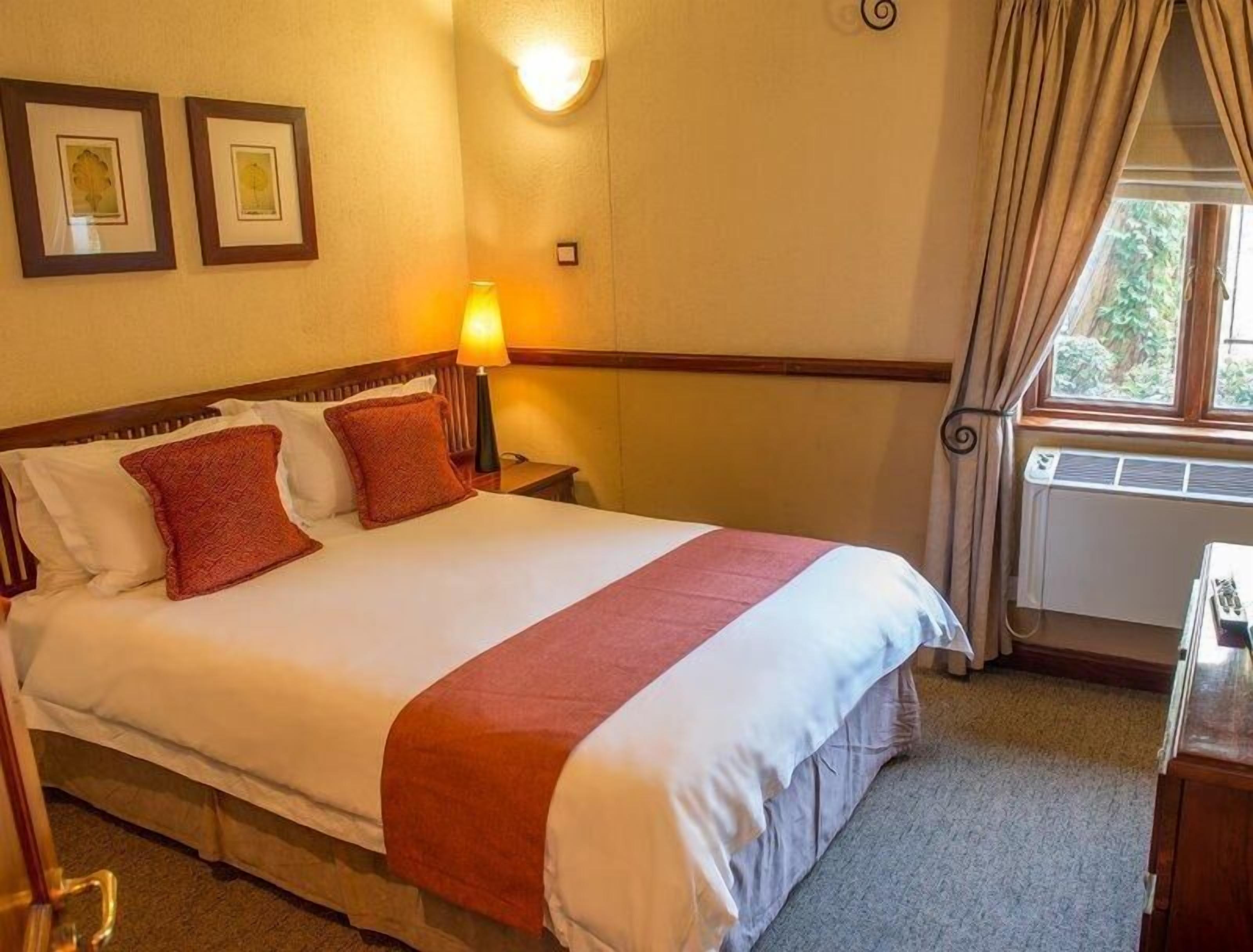 Down comforters, minibar, in-room safe, desk