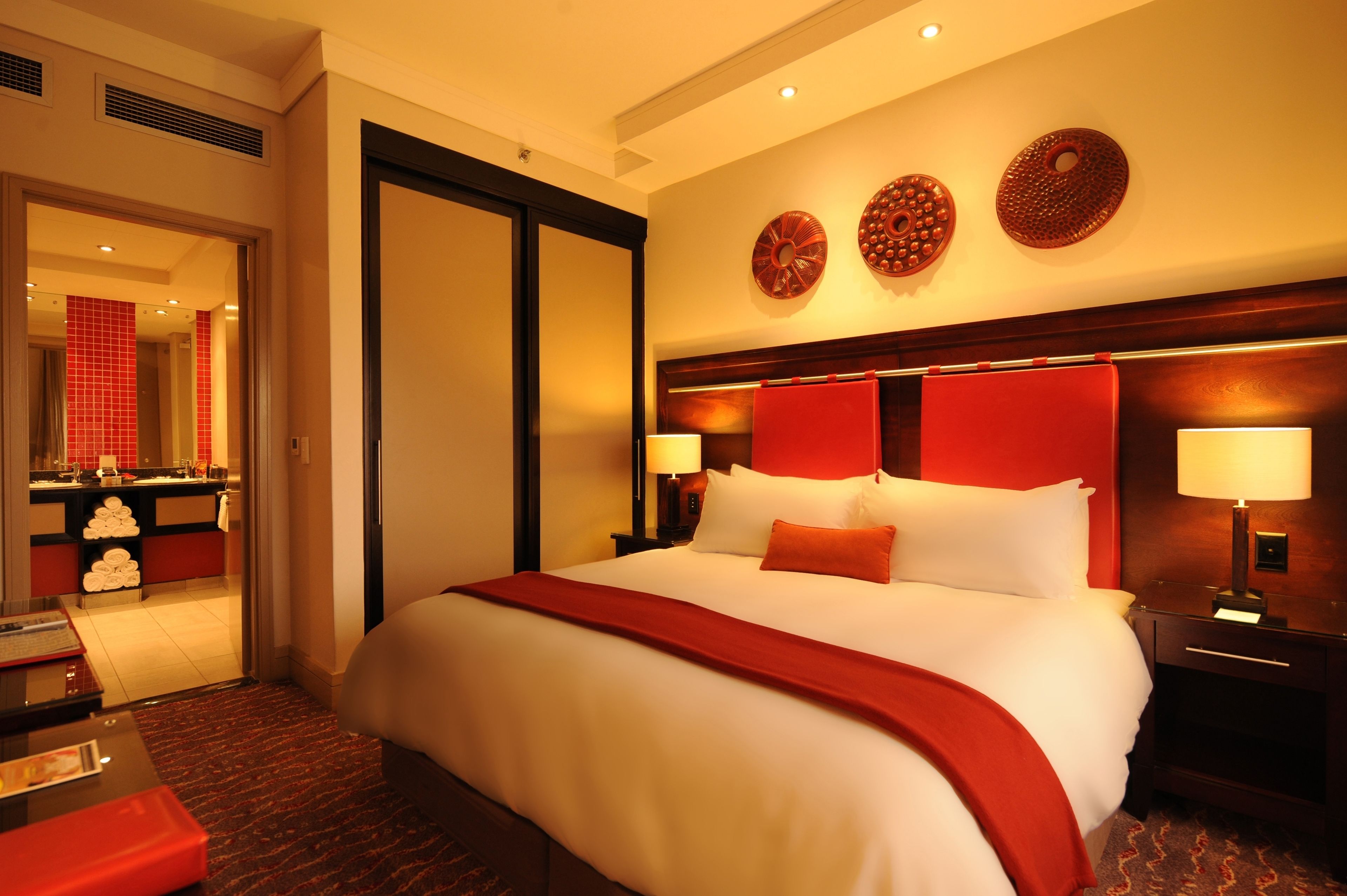 Memory foam beds, in-room safe, desk, laptop workspace