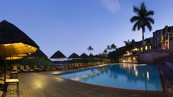 Outdoor pool, sun loungers