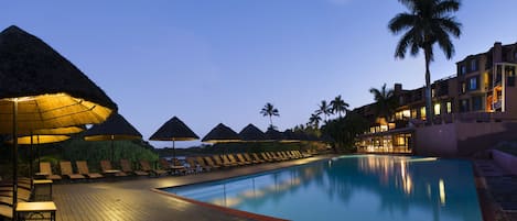 Outdoor pool, sun loungers