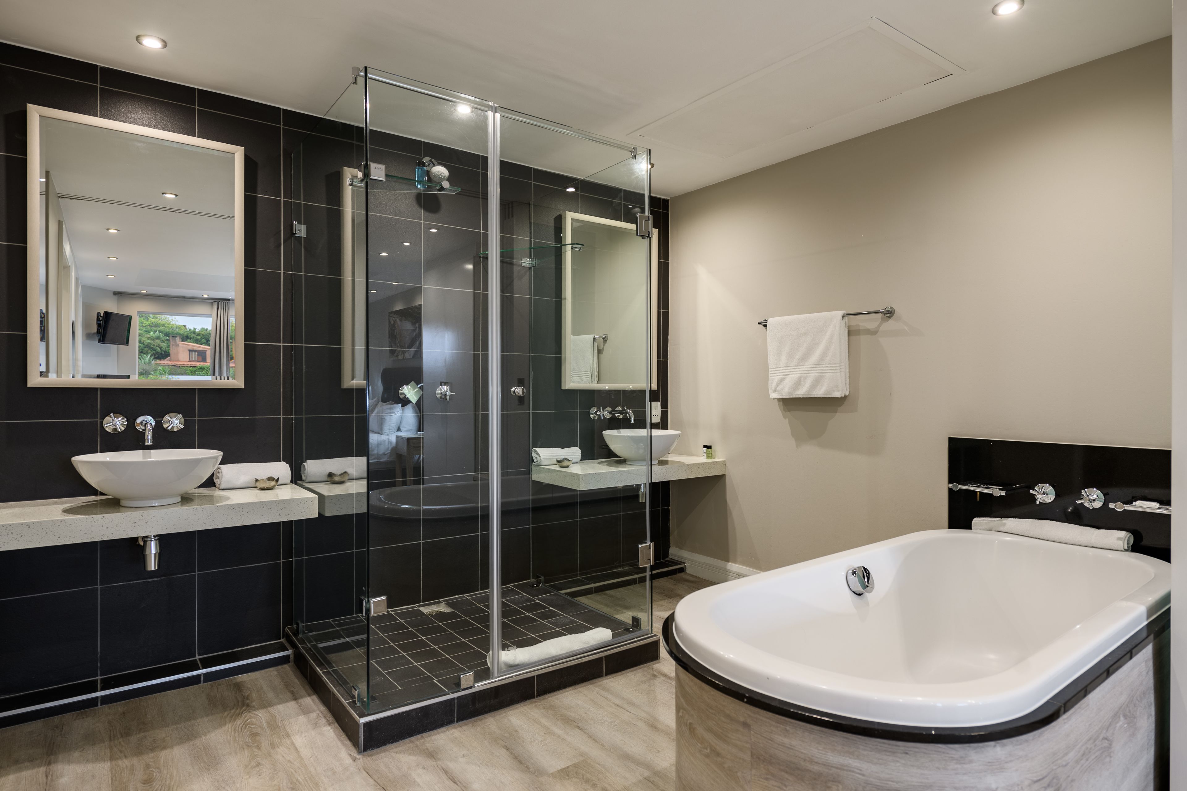 suite | bathroom | free toiletries, hair dryer, towels