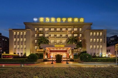 Carrianna Hotel