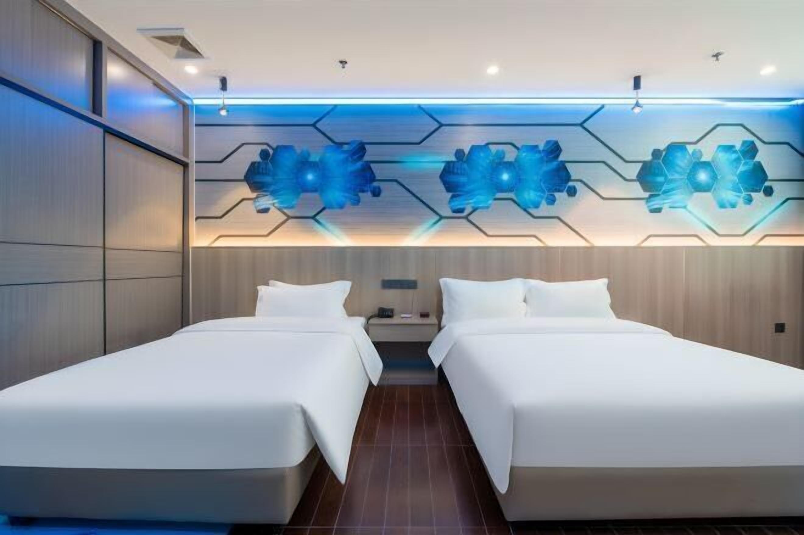 インターネットアクセス、アラーム付き時計