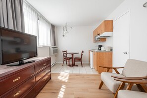 Junior Suite, 1 King Bed | Desk, blackout curtains, soundproofing, iron/ironing board