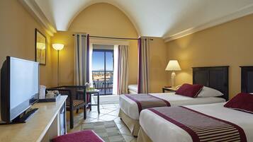 Coffres-forts dans les chambres, rideaux occultants, draps fournis