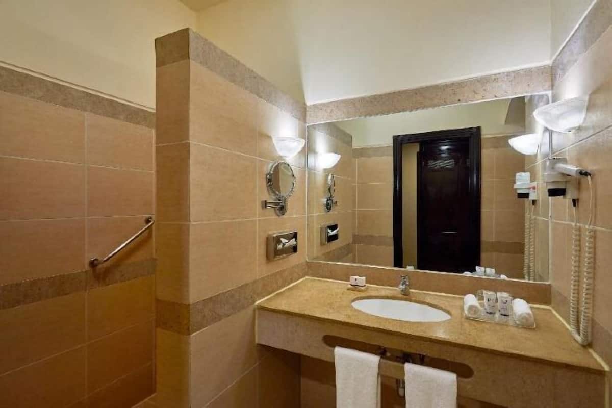 Bathroom | Shower, free toiletries, hair dryer, towels