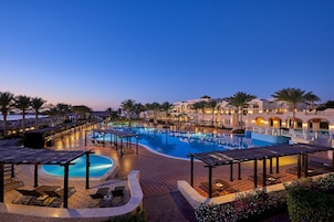 2 outdoor pools, sun loungers