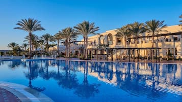 2 outdoor pools, sun loungers
