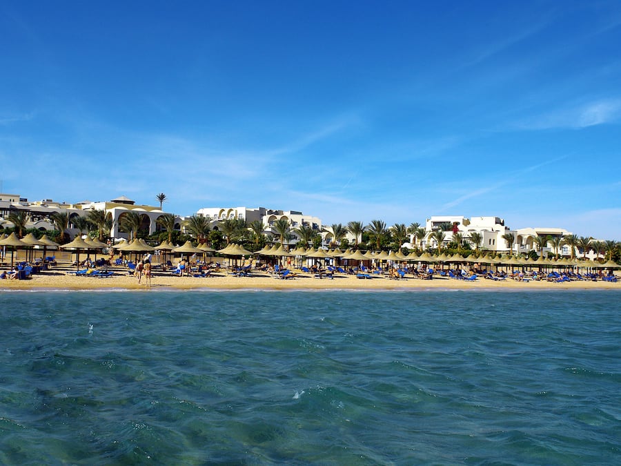 Playa privada, tumbonas, sombrillas y toallas de playa