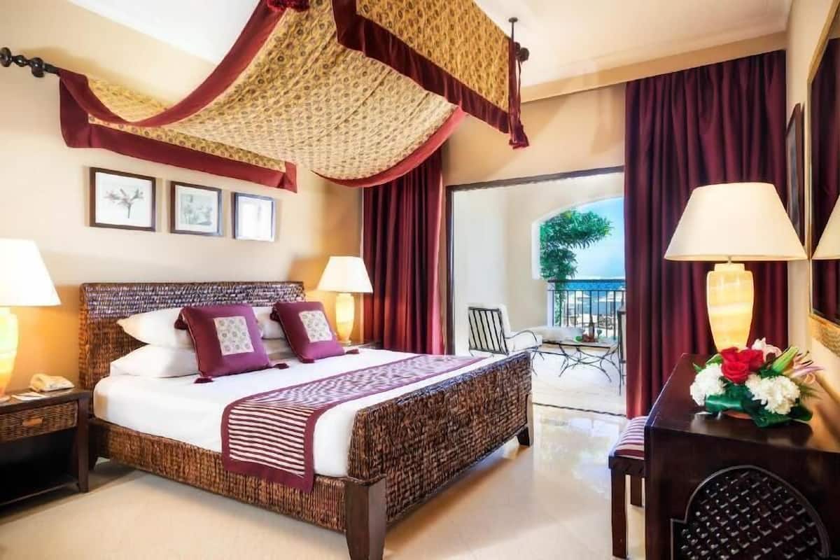 In-room safe, blackout drapes, bed sheets