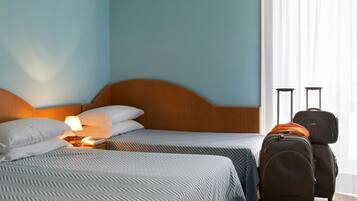 Zimmersafe, Schreibtisch, kostenloses WLAN, Bettwäsche