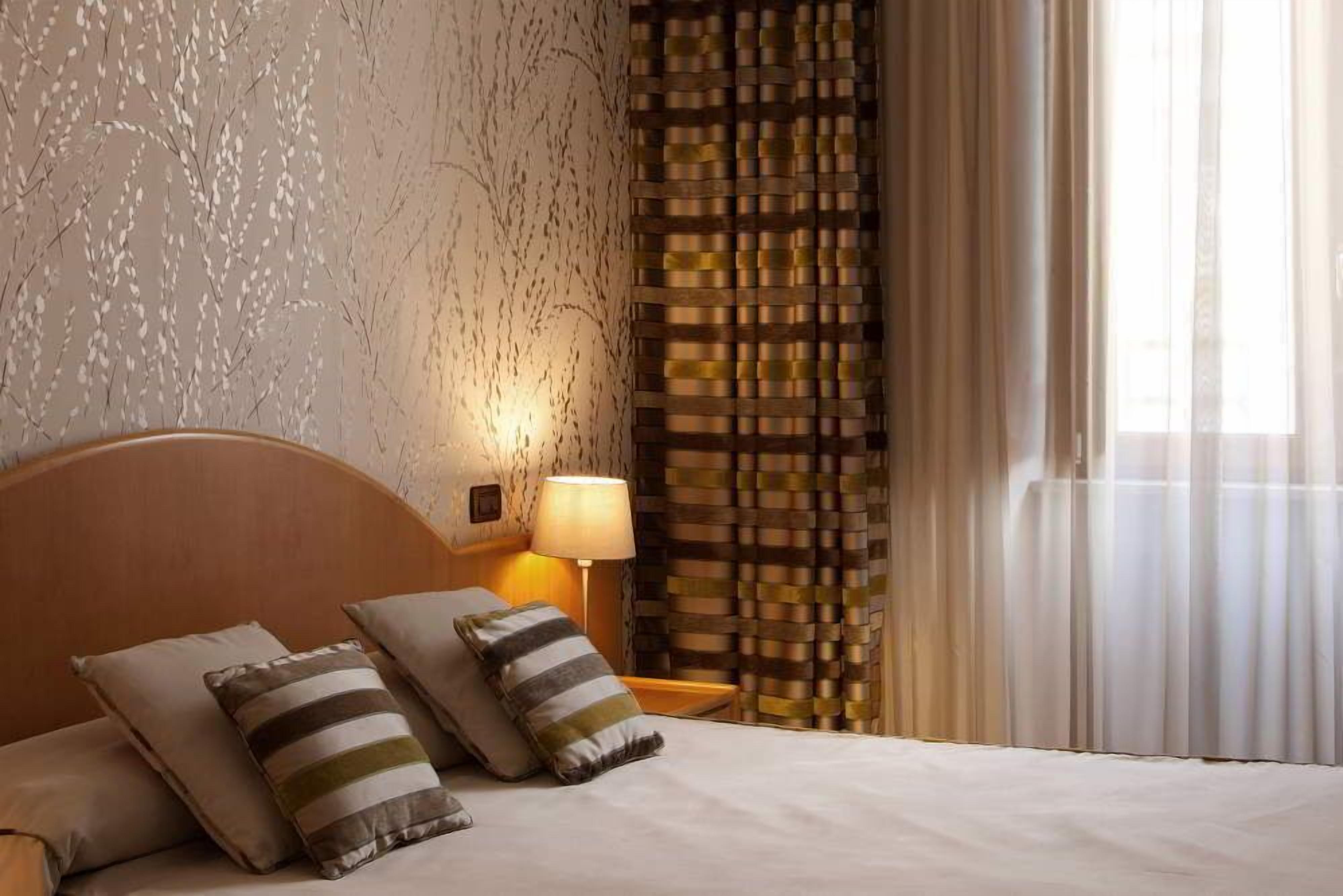 In-room safe, desk, WiFi (free), bed sheets