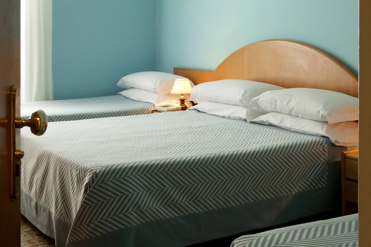 In-room safe, desk, WiFi (free), bed sheets