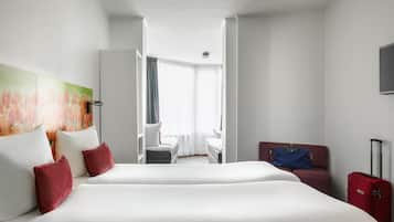 Family Room, Multiple Beds | In-room safe, desk, soundproofing, iron/ironing board