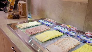 Dagelijks ontbijtbuffet (EUR 18.5 per persoon)