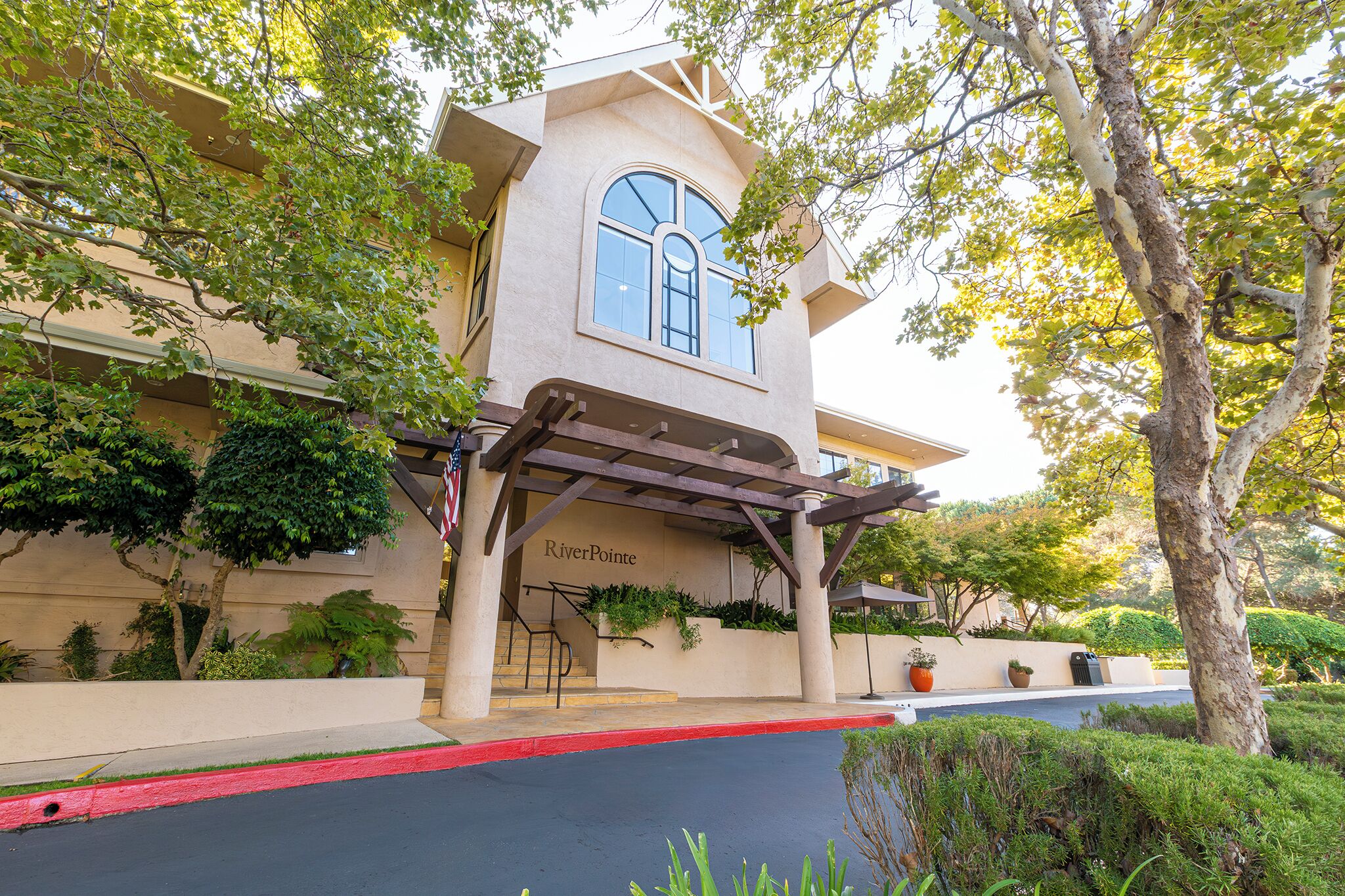 Vista frontal de la propiedad