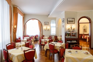 Daily cooked-to-order breakfast (EUR 13 per person) - Hotel Continental (Treviso)