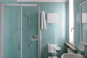 Triple Room | Bathroom - Hotel Continental (Treviso)