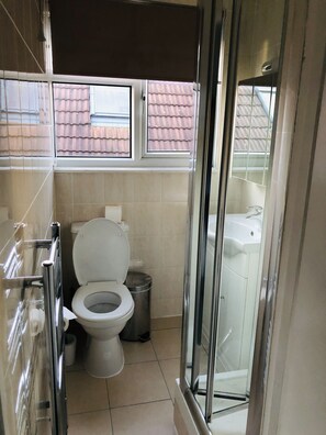 Bathroom - Crescent Hotel (Harrow)