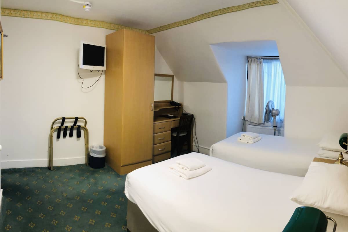 Twin kamer | Een kluis op de kamer, gratis babybedden, gratis wifi