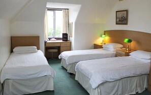 In-room safe, free cots/infant beds, free WiFi - Crescent Hotel (Harrow)