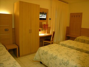 Quadruple Room | Down comforters, Select Comfort beds, in-room safe, desk - Hotel San Carlo (Mestre)