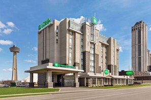 Exterior - Wyndham Garden Niagara Falls Fallsview (Niagara Falls)