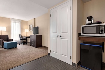 Premium Room, 1 King Bed, Non Smoking, City View (Jetted Tub) | Premium bedding, desk, blackout drapes, iron/ironing board at Wyndham Garden Niagara Falls Fallsview