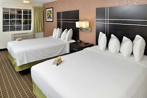Iron/ironing board, free WiFi, bed sheets - Quality Inn Gonzales (Gonzales)