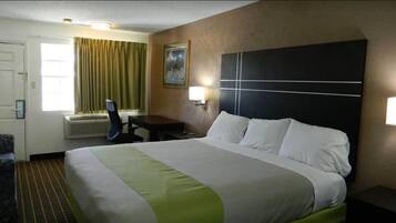 Standard 1 King with Sofa Bed, Non Smoking | Iron/ironing board, free WiFi, bed sheets