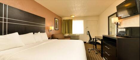 Tabla de planchar con plancha, wifi gratis y ropa de cama