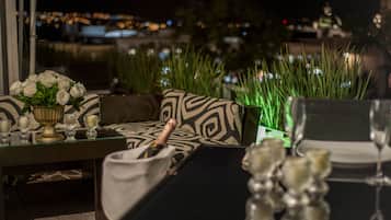 Sarapan, makan tengah hari dan makan malam dihidangkan