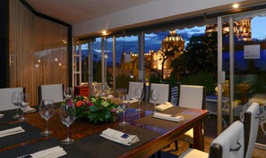 Breakfast, lunch and dinner served