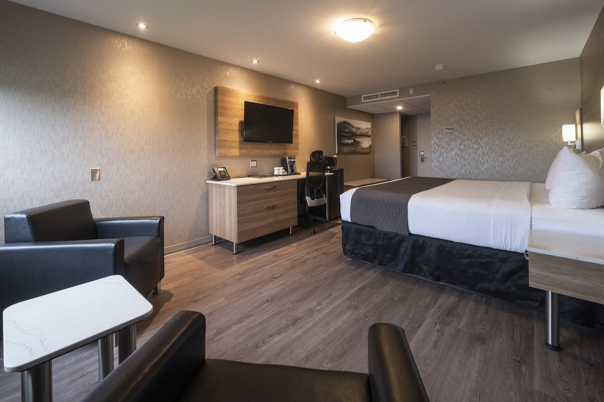 Design Room, 1 King Bed