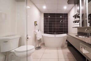 Suite, 1 llit de matrimoni gran | Bany | Articles de tocador gratuïts, assecador de cabells, tovalloles i sabó 