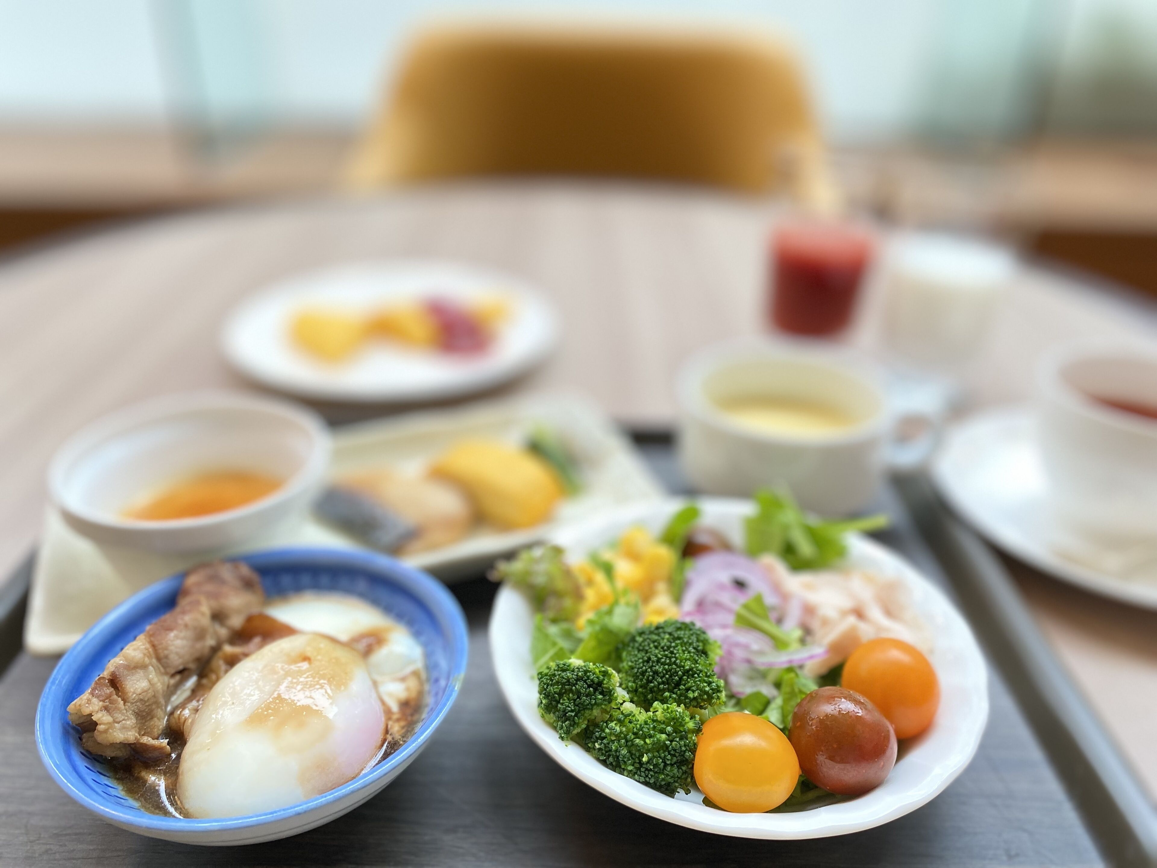 daily buffet breakfast (jpy 2500 per person)